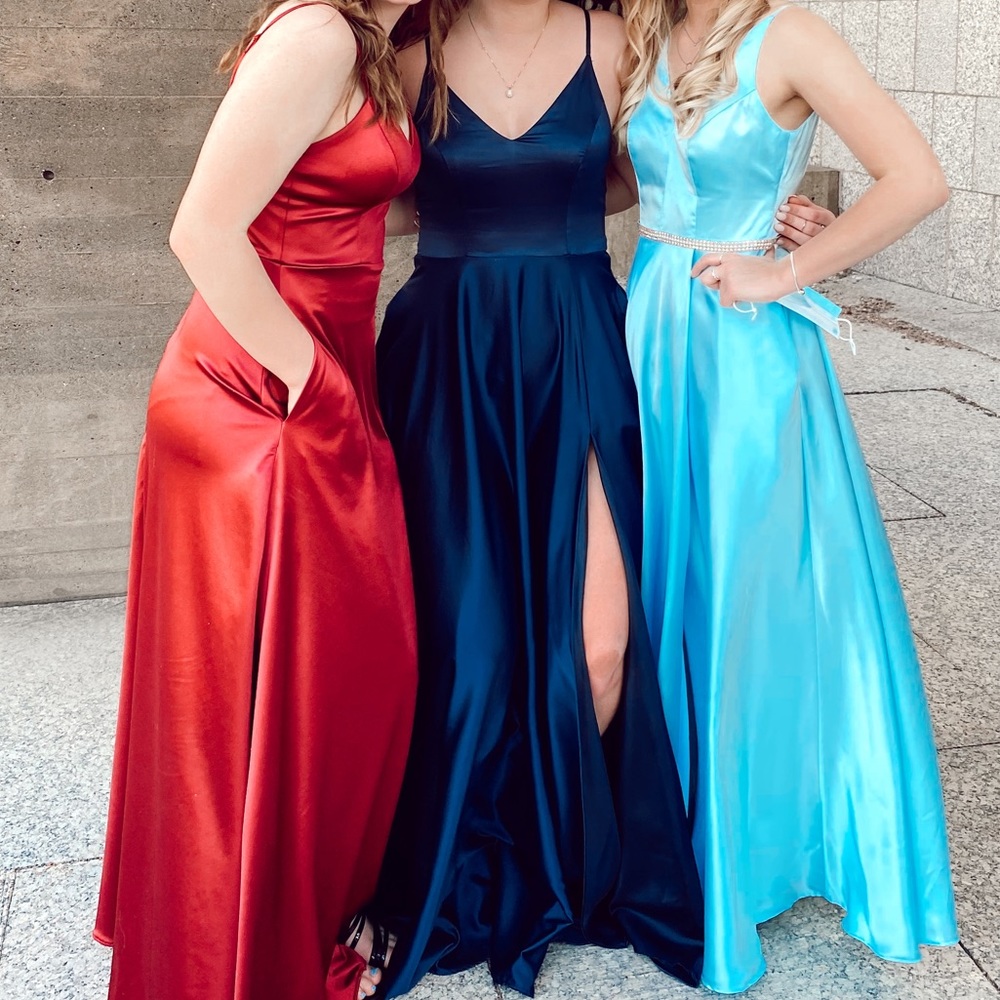 beautiful dark blue prom dress (with pockets!!)